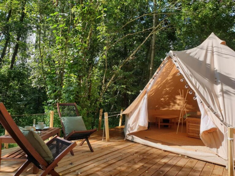 Dekoratyvinė nuotrauka glamping įrašui