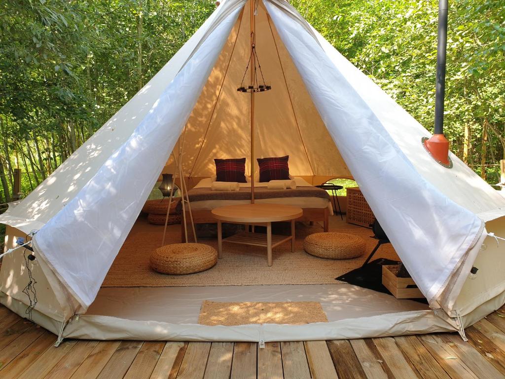 Glamping poilsiavietÄs TekaTeka palapinÄ stovyklavietÄs erdvÄje