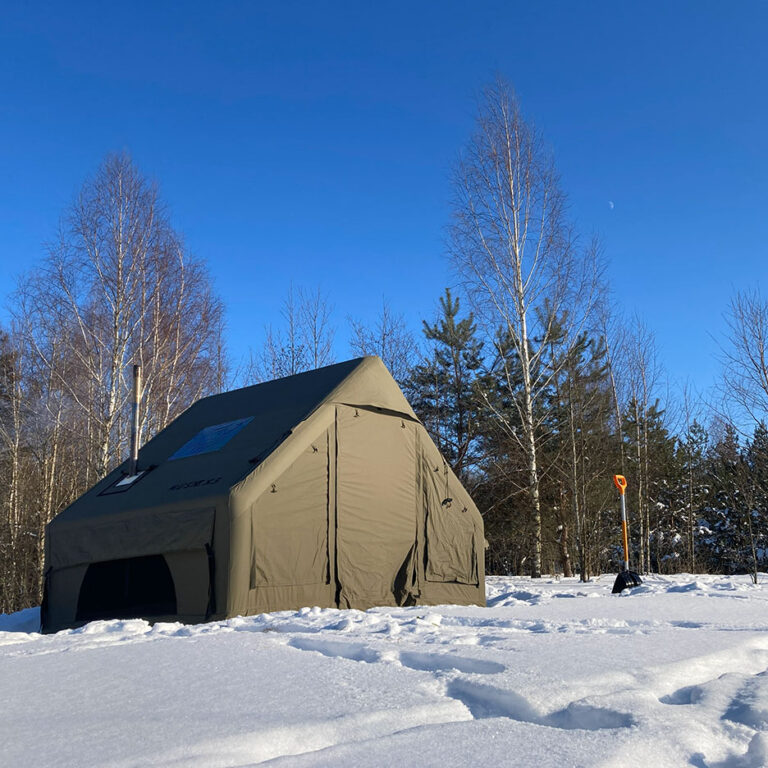 pripučiama palapinė SAMANA glamping stovyklavietėje žiemą