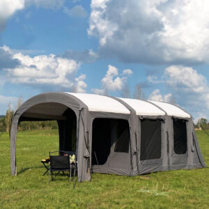 Pripučiama palapinė šeimai, glamping poilsiui iš šono