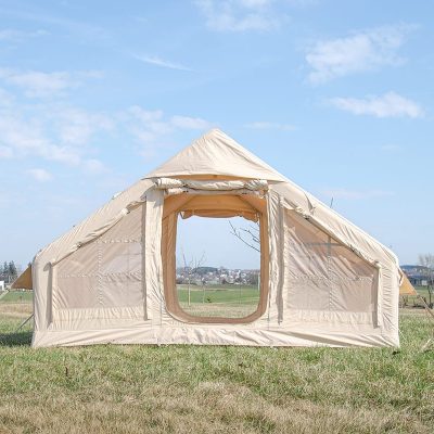 Pripučiama glamping palapinė KOPA iš priekio